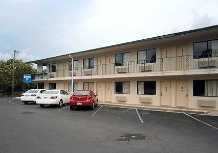 Rodeway Inn Charlotte Exterior photo